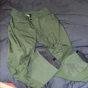 Euc Patagonia Powder Bowl Pants xs green lined, but not insulated.